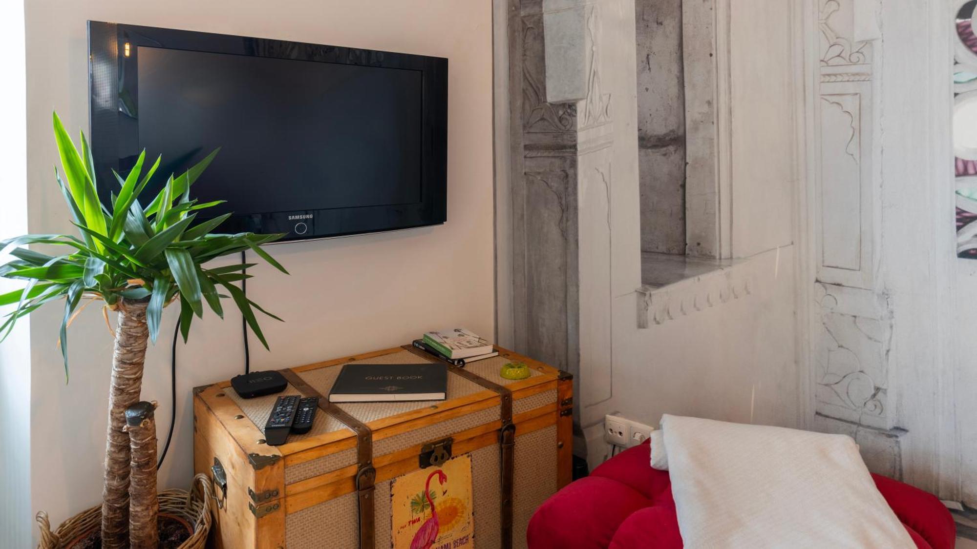Sunny Design Apt In Praca Das Flores By Lovelystay Lisbon Exterior photo